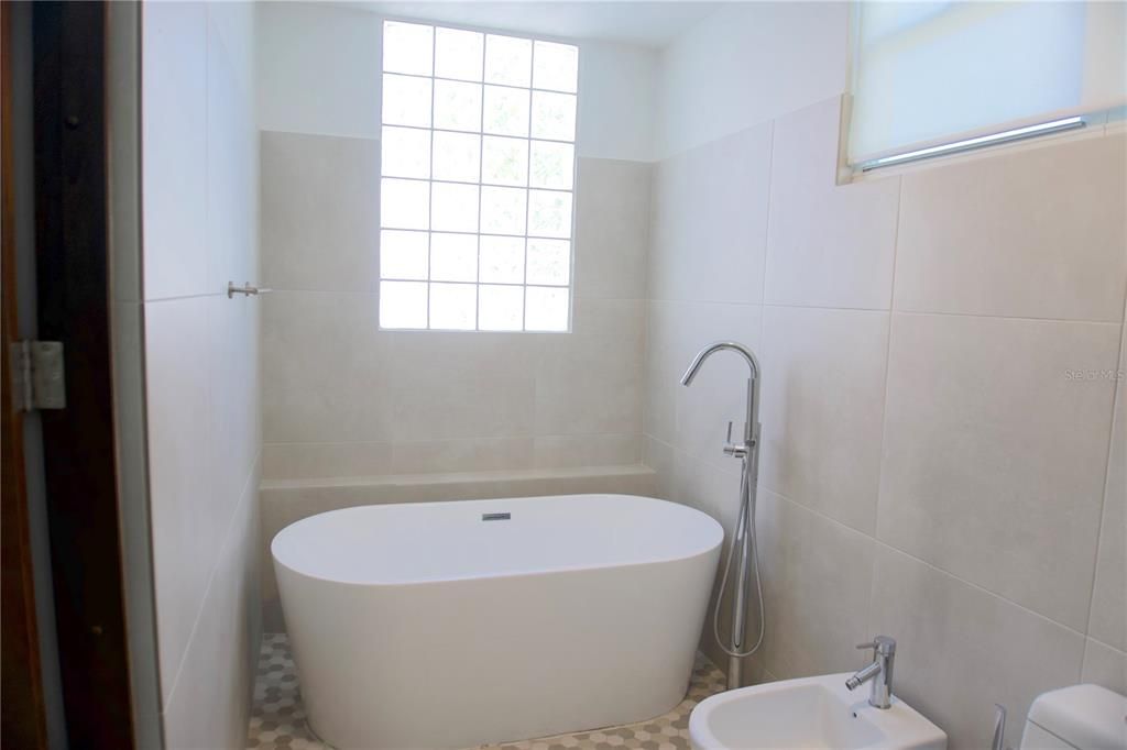 For Sale: $625,000 (4 beds, 2 baths, 3300 Square Feet)