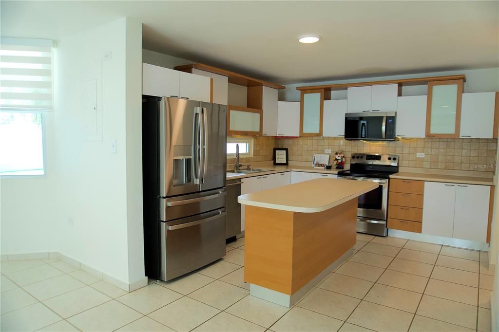 For Sale: $625,000 (4 beds, 2 baths, 3300 Square Feet)