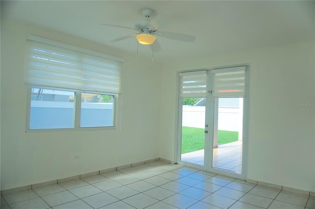 For Sale: $625,000 (4 beds, 2 baths, 3300 Square Feet)