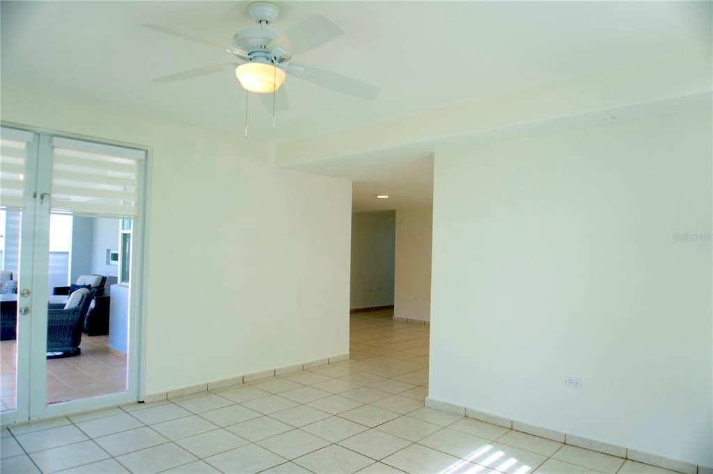 For Sale: $625,000 (4 beds, 2 baths, 3300 Square Feet)