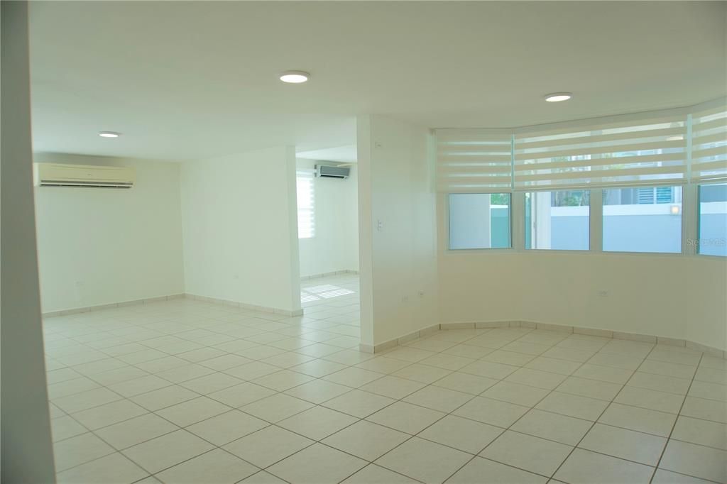 For Sale: $625,000 (4 beds, 2 baths, 3300 Square Feet)