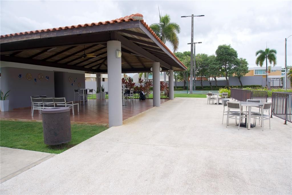 For Sale: $625,000 (4 beds, 2 baths, 3300 Square Feet)