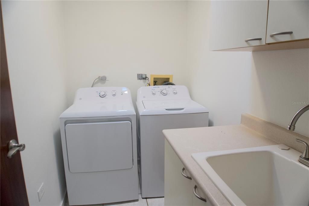 For Sale: $625,000 (4 beds, 2 baths, 3300 Square Feet)