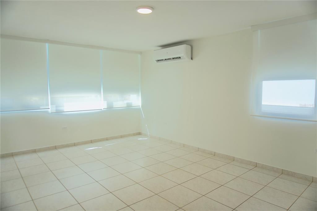 For Sale: $625,000 (4 beds, 2 baths, 3300 Square Feet)