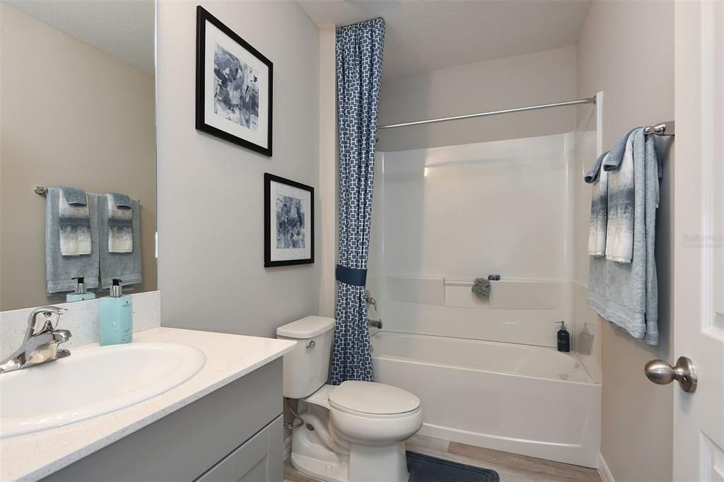 合同活跃: $449,990 (5 贝兹, 3 浴室, 2470 平方英尺)