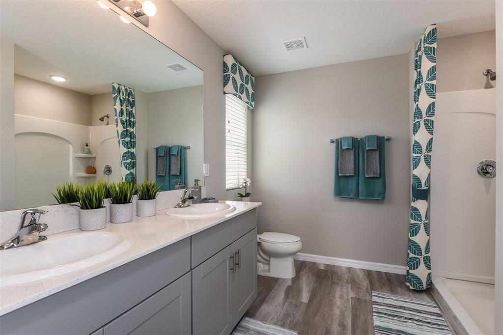 合同活跃: $449,990 (5 贝兹, 3 浴室, 2470 平方英尺)