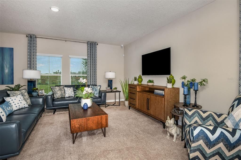 合同活跃: $449,990 (5 贝兹, 3 浴室, 2470 平方英尺)