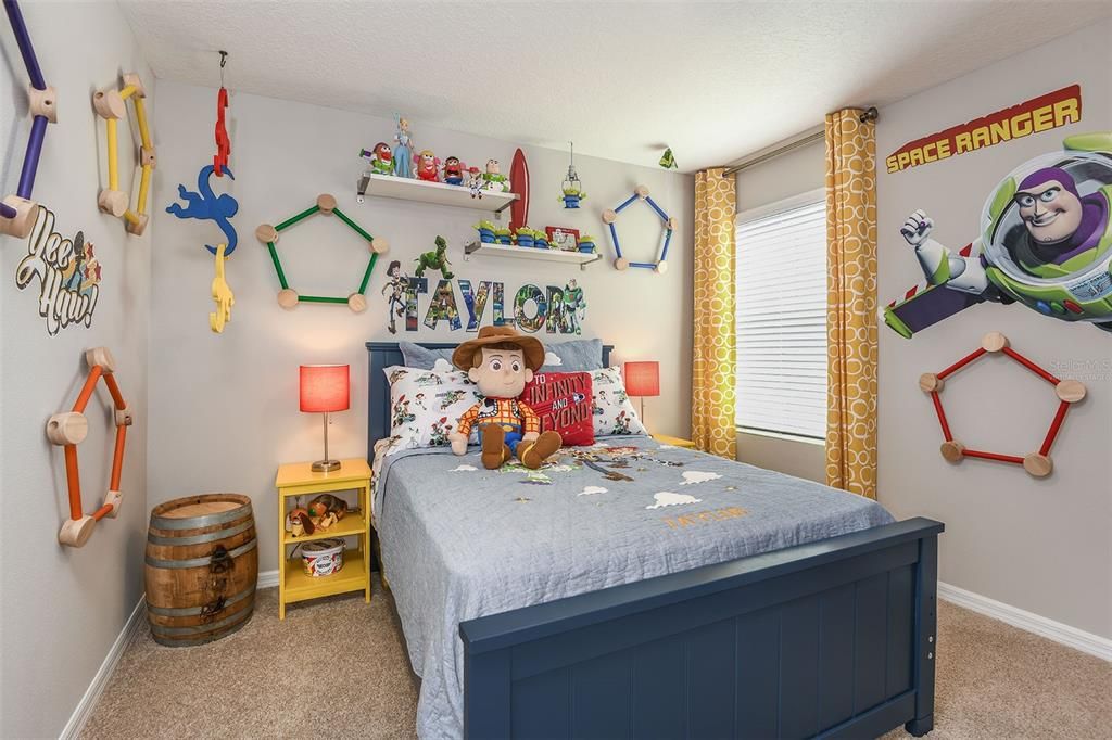 合同活跃: $449,990 (5 贝兹, 3 浴室, 2470 平方英尺)