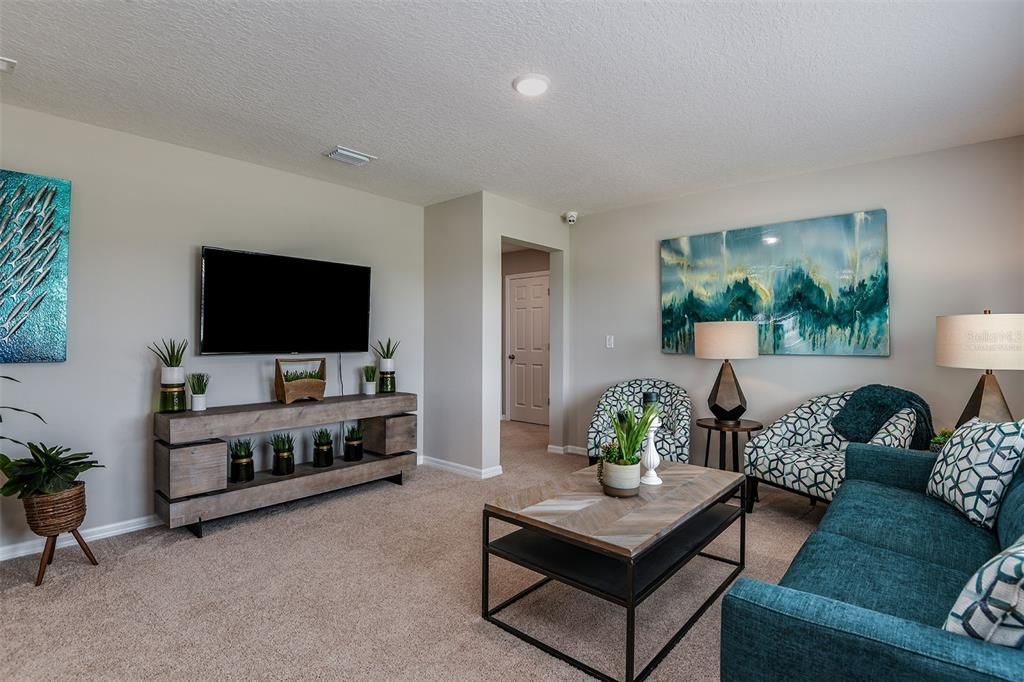 合同活跃: $449,990 (5 贝兹, 3 浴室, 2470 平方英尺)