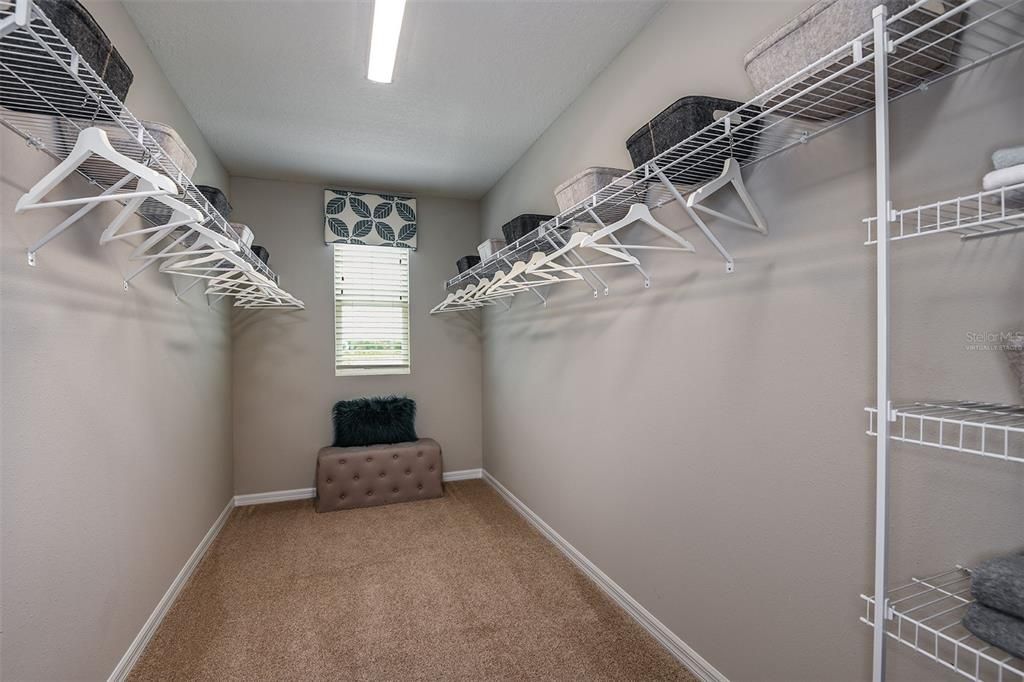 合同活跃: $449,990 (5 贝兹, 3 浴室, 2470 平方英尺)