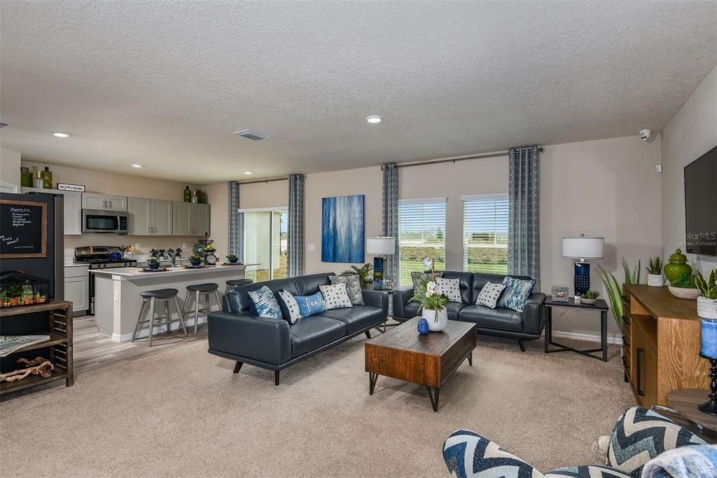 合同活跃: $449,990 (5 贝兹, 3 浴室, 2470 平方英尺)