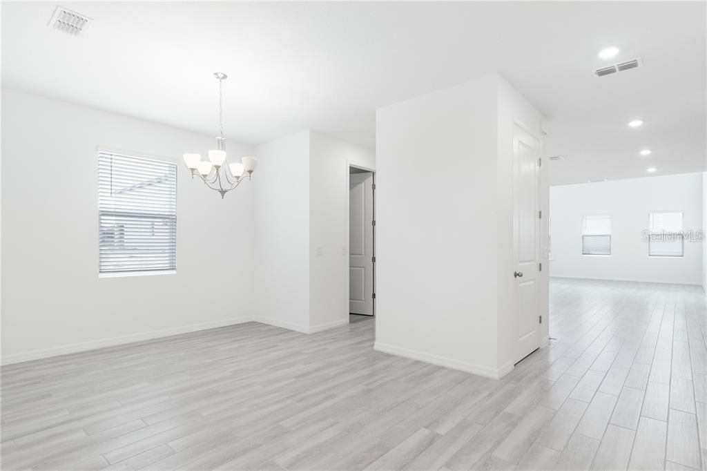 Active With Contract: $3,950 (5 beds, 4 baths, 3931 Square Feet)