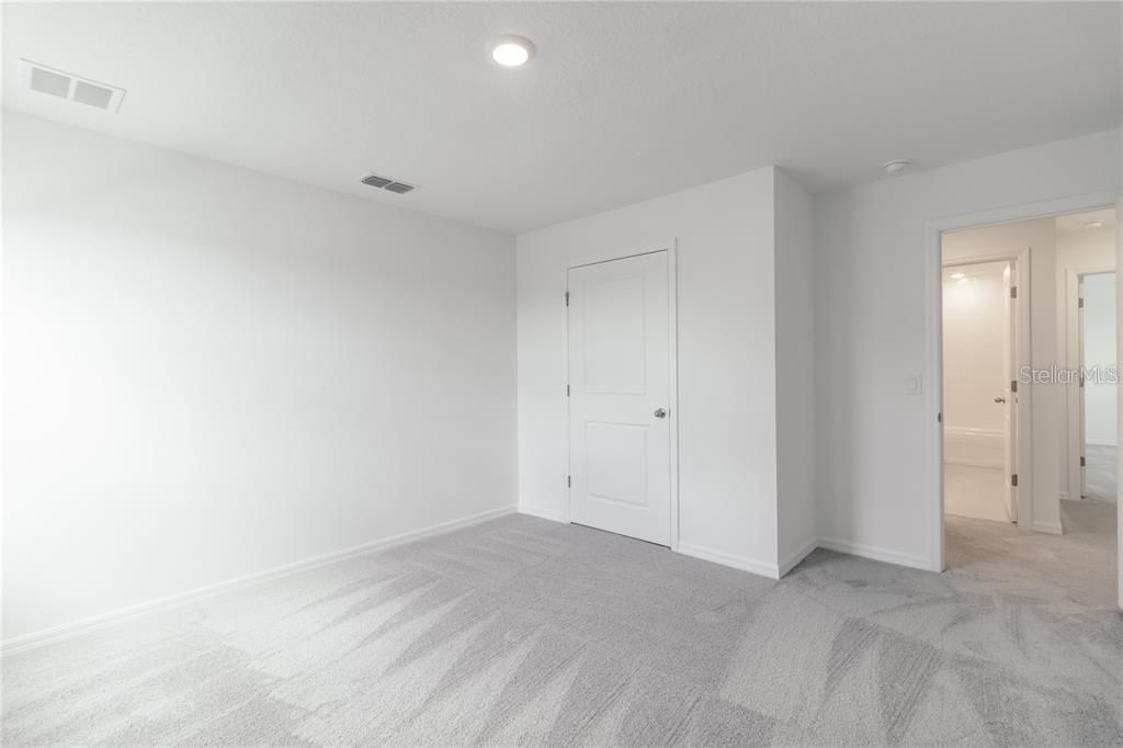 Active With Contract: $3,950 (5 beds, 4 baths, 3931 Square Feet)