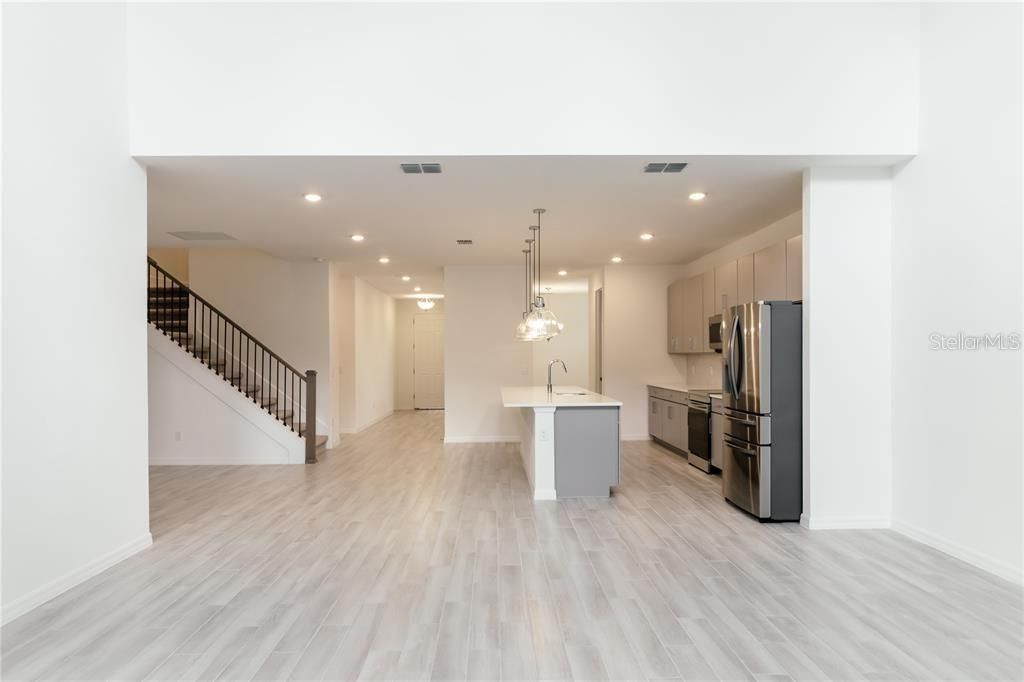 Active With Contract: $3,950 (5 beds, 4 baths, 3931 Square Feet)