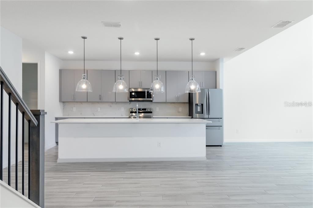 Active With Contract: $3,950 (5 beds, 4 baths, 3931 Square Feet)