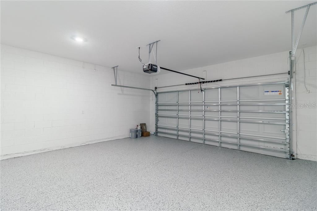 Active With Contract: $3,950 (5 beds, 4 baths, 3931 Square Feet)