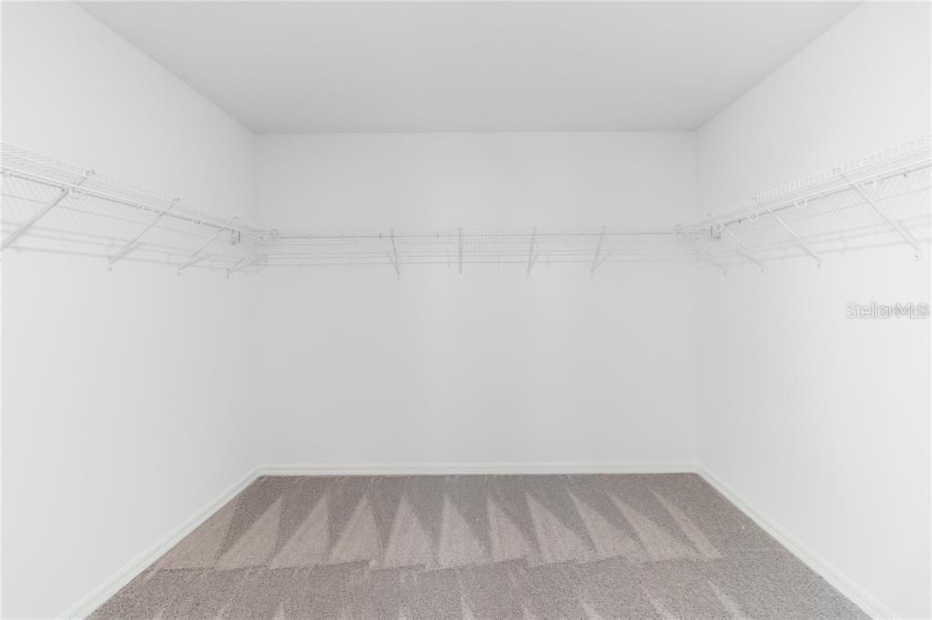 Active With Contract: $3,950 (5 beds, 4 baths, 3931 Square Feet)