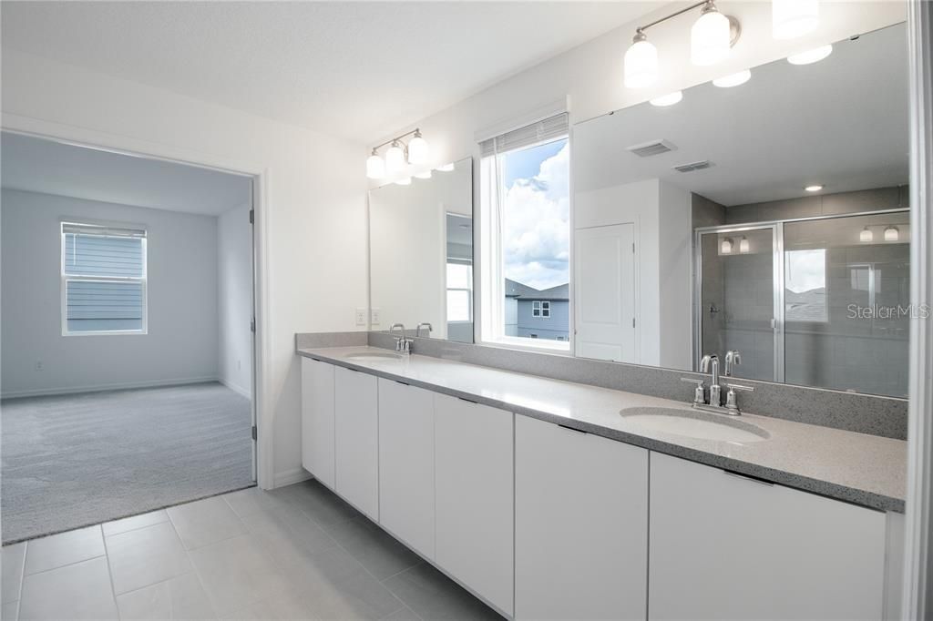 Active With Contract: $3,950 (5 beds, 4 baths, 3931 Square Feet)