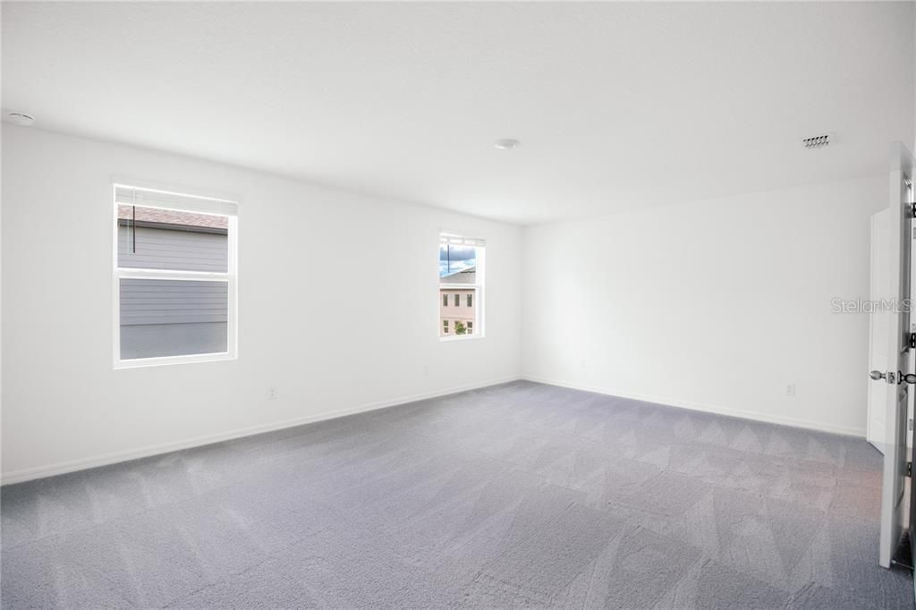 Active With Contract: $3,950 (5 beds, 4 baths, 3931 Square Feet)