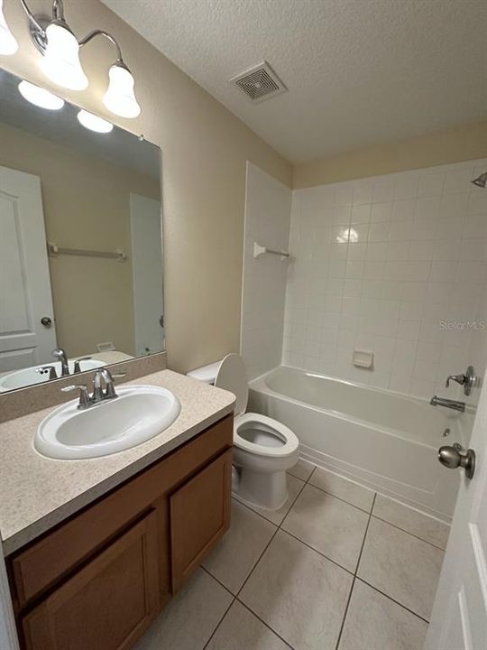 В аренду: $1,700 (2 спален, 2 ванн, 1224 Квадратных фут)