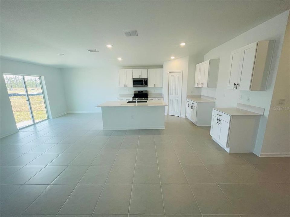 В аренду: $2,200 (4 спален, 2 ванн, 1824 Квадратных фут)