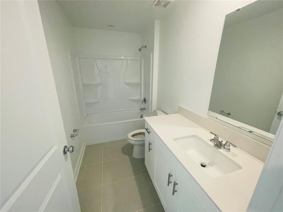 В аренду: $2,200 (4 спален, 2 ванн, 1824 Квадратных фут)