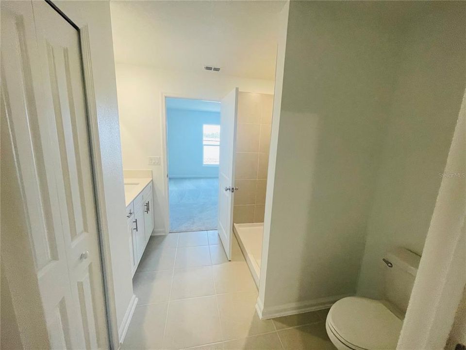 В аренду: $2,200 (4 спален, 2 ванн, 1824 Квадратных фут)