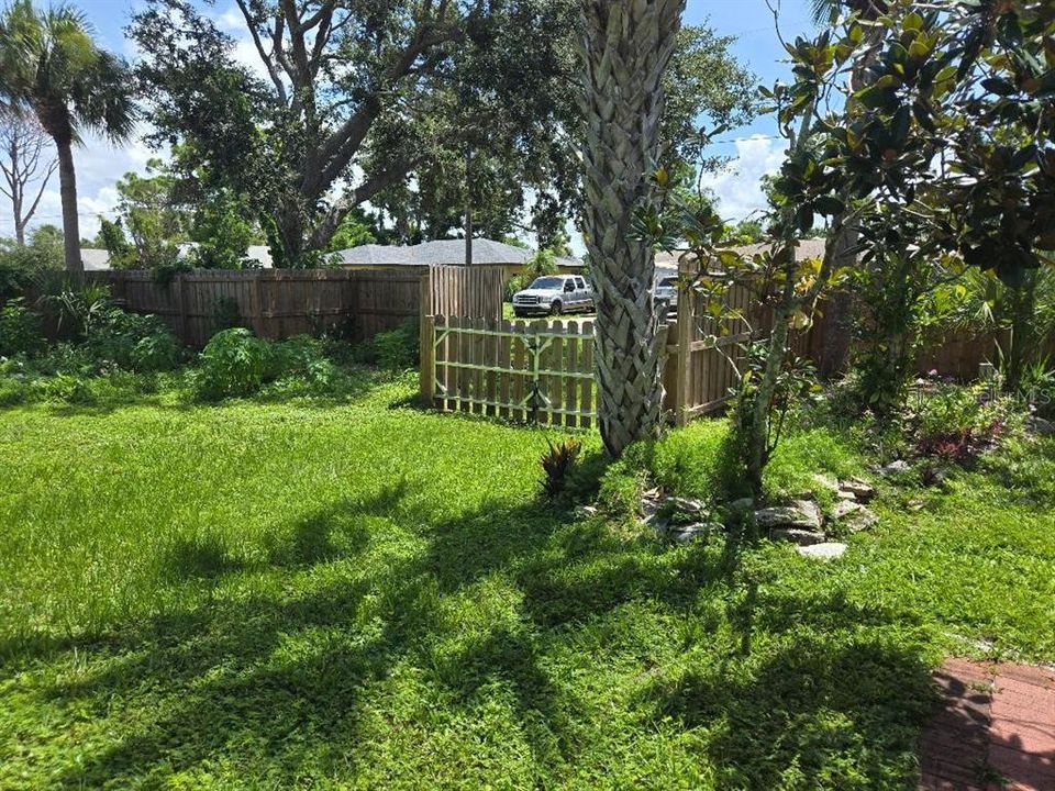 Active With Contract: $379,000 (3 beds, 2 baths, 1609 Square Feet)