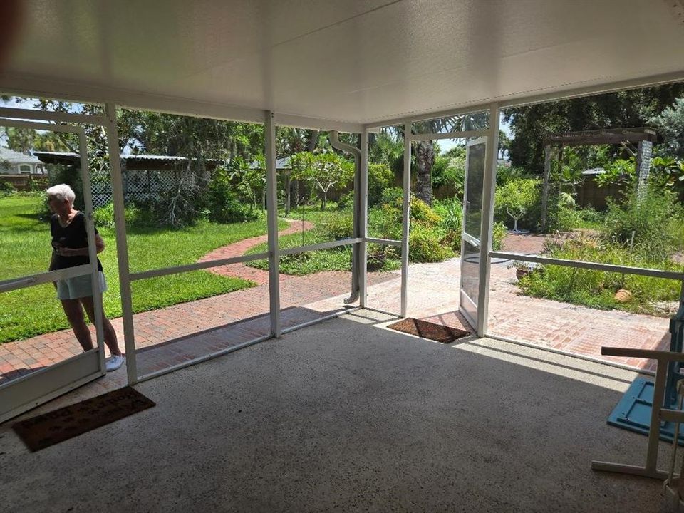 Active With Contract: $379,000 (3 beds, 2 baths, 1609 Square Feet)