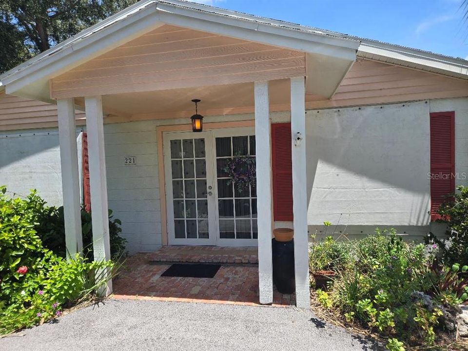 Active With Contract: $379,000 (3 beds, 2 baths, 1609 Square Feet)