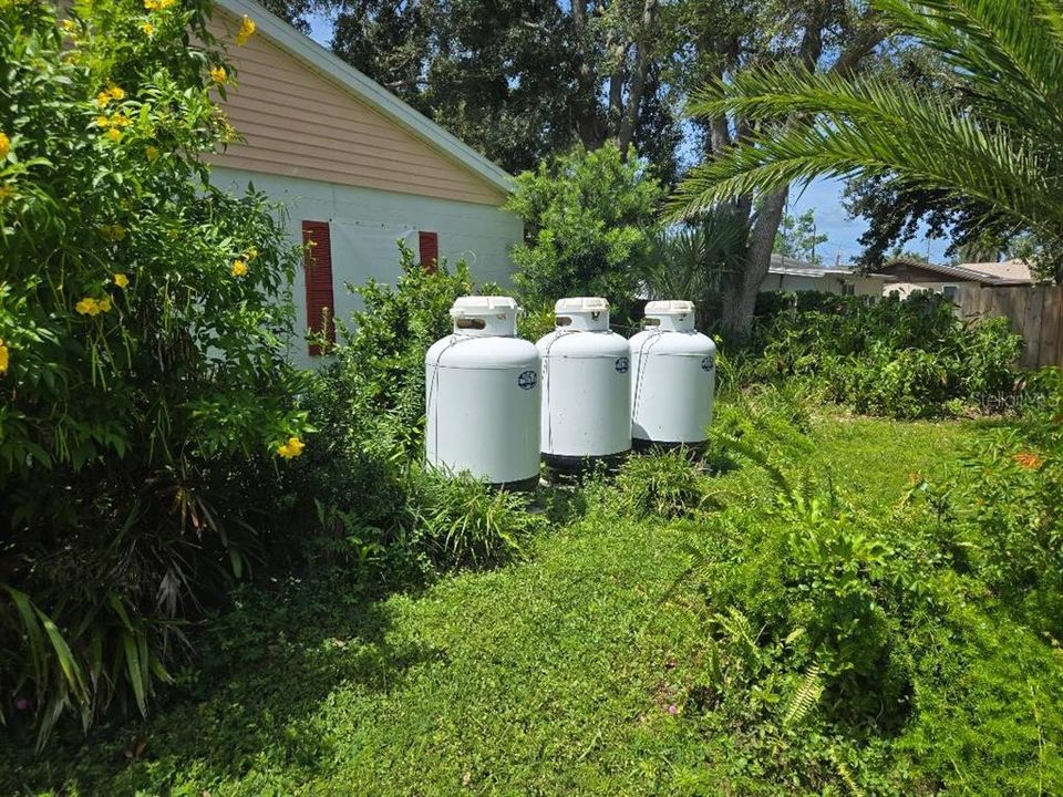 Active With Contract: $379,000 (3 beds, 2 baths, 1609 Square Feet)