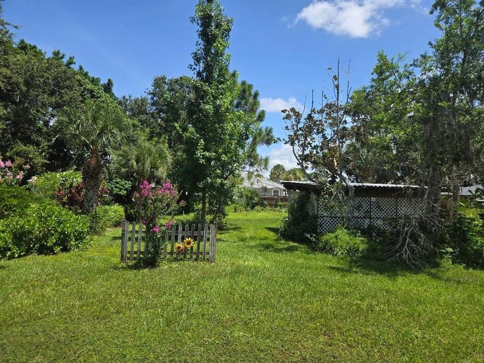 Active With Contract: $379,000 (3 beds, 2 baths, 1609 Square Feet)