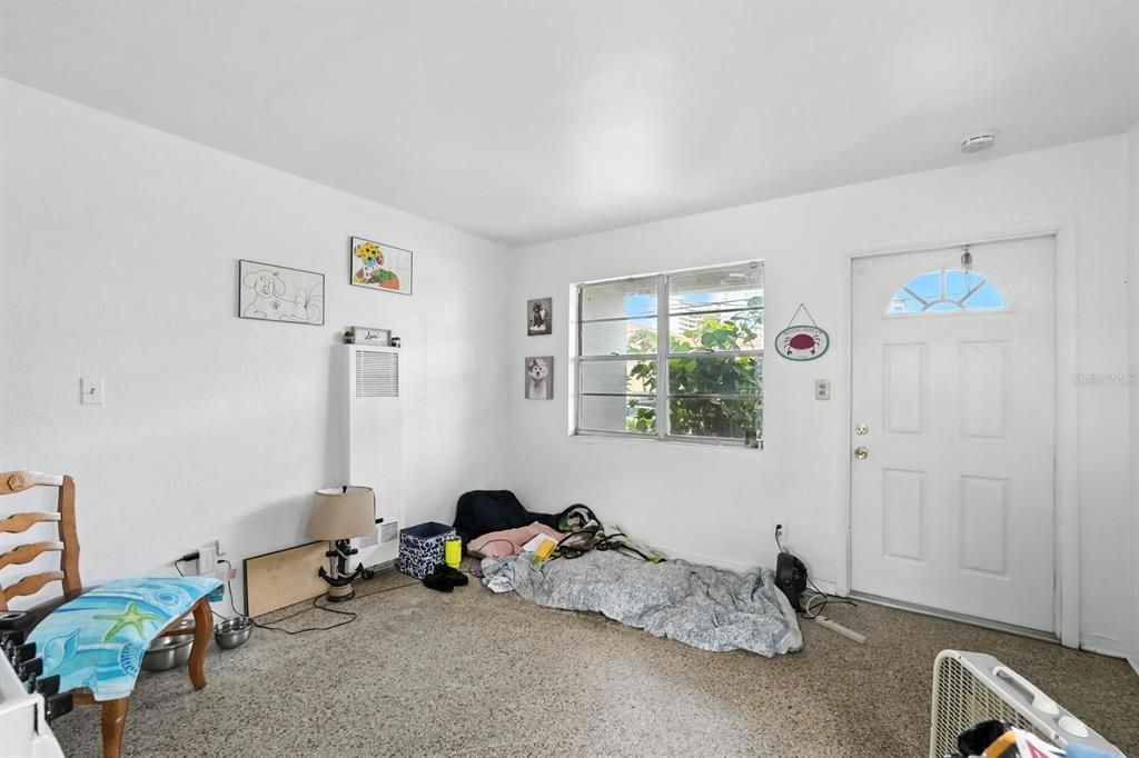 待售: $385,000 (3 贝兹, 0 浴室, 1440 平方英尺)