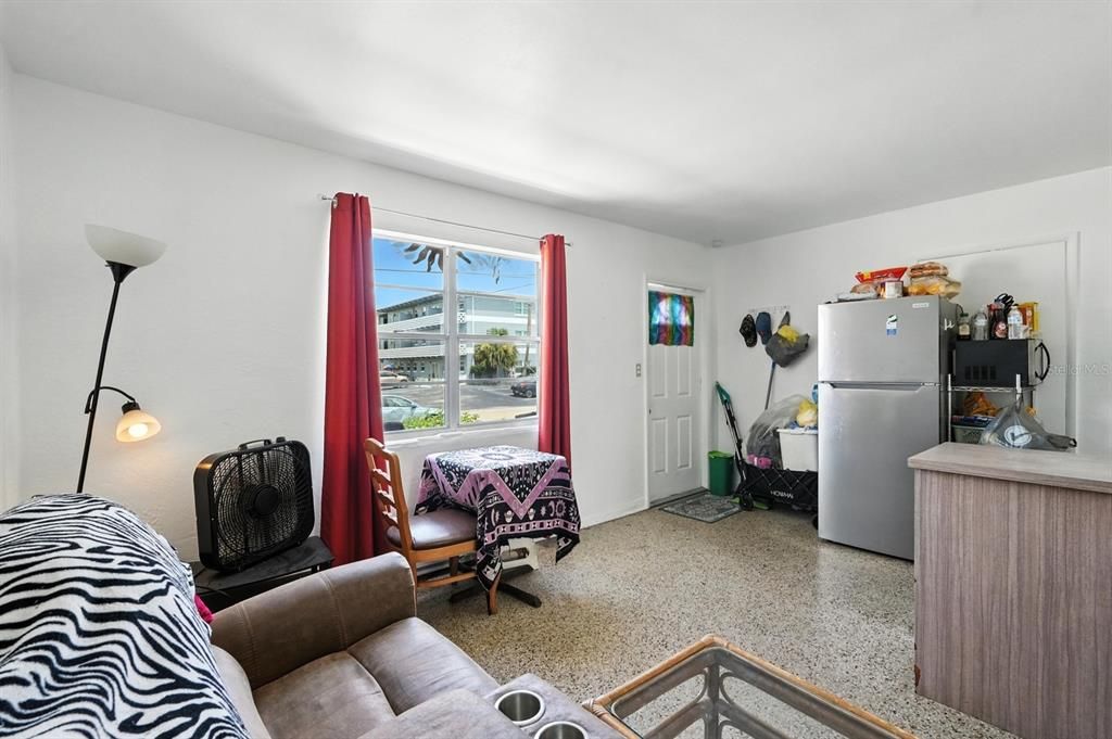 待售: $385,000 (3 贝兹, 0 浴室, 1440 平方英尺)