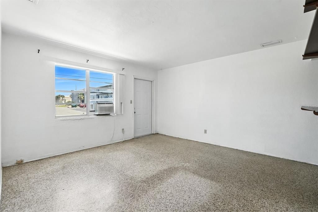 待售: $385,000 (3 贝兹, 0 浴室, 1440 平方英尺)