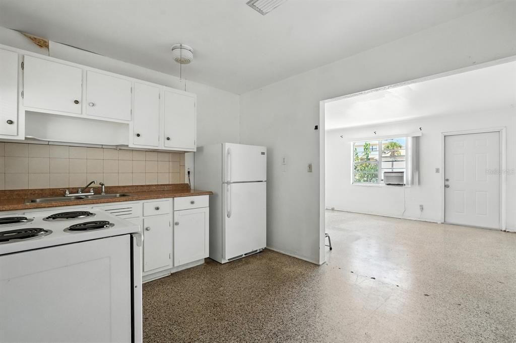 待售: $385,000 (3 贝兹, 0 浴室, 1440 平方英尺)