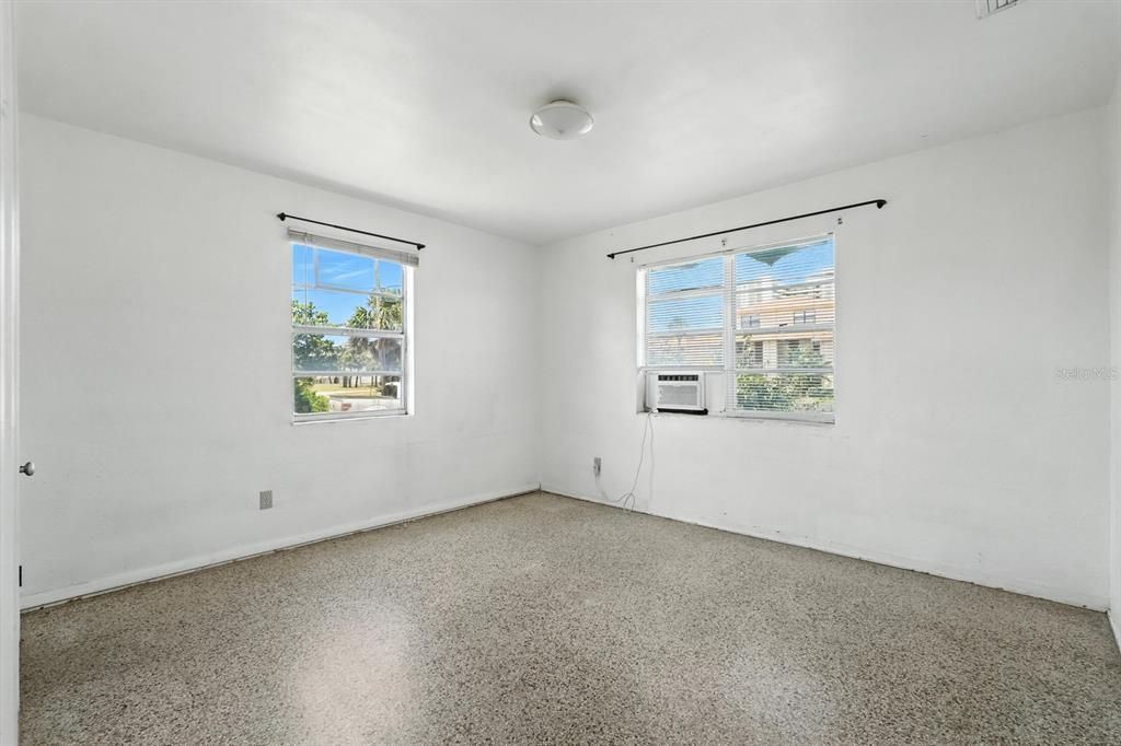 待售: $385,000 (3 贝兹, 0 浴室, 1440 平方英尺)