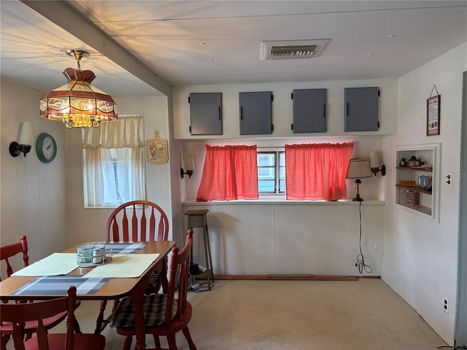 待售: $90,000 (2 贝兹, 1 浴室, 740 平方英尺)