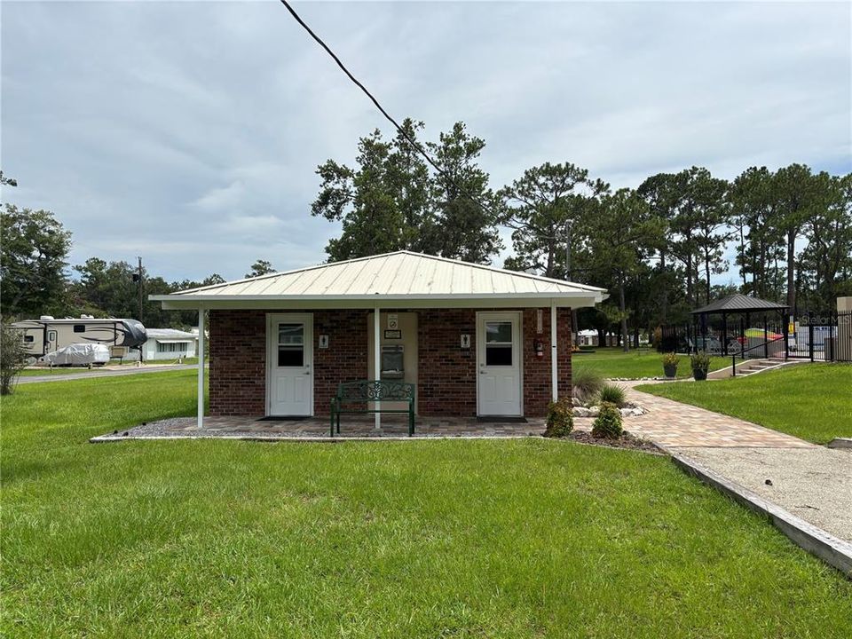 待售: $90,000 (2 贝兹, 1 浴室, 740 平方英尺)