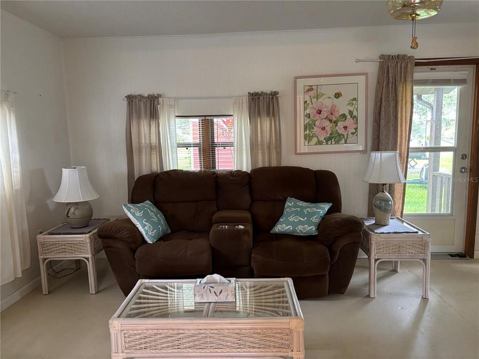 待售: $90,000 (2 贝兹, 1 浴室, 740 平方英尺)