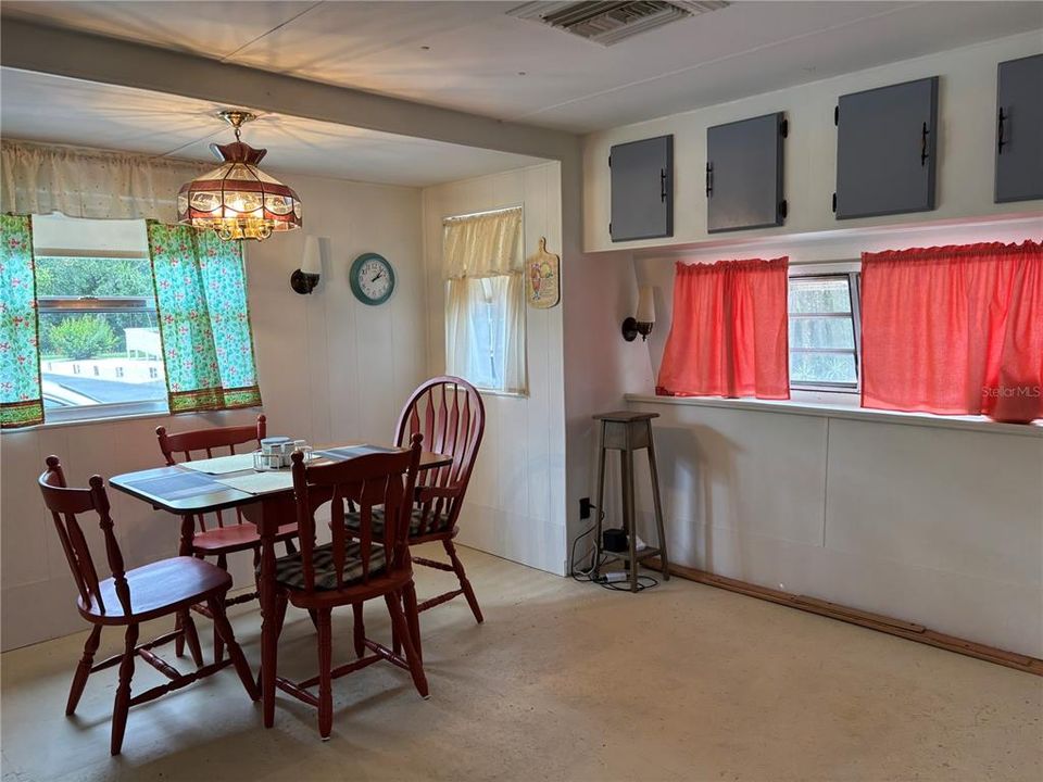 待售: $90,000 (2 贝兹, 1 浴室, 740 平方英尺)