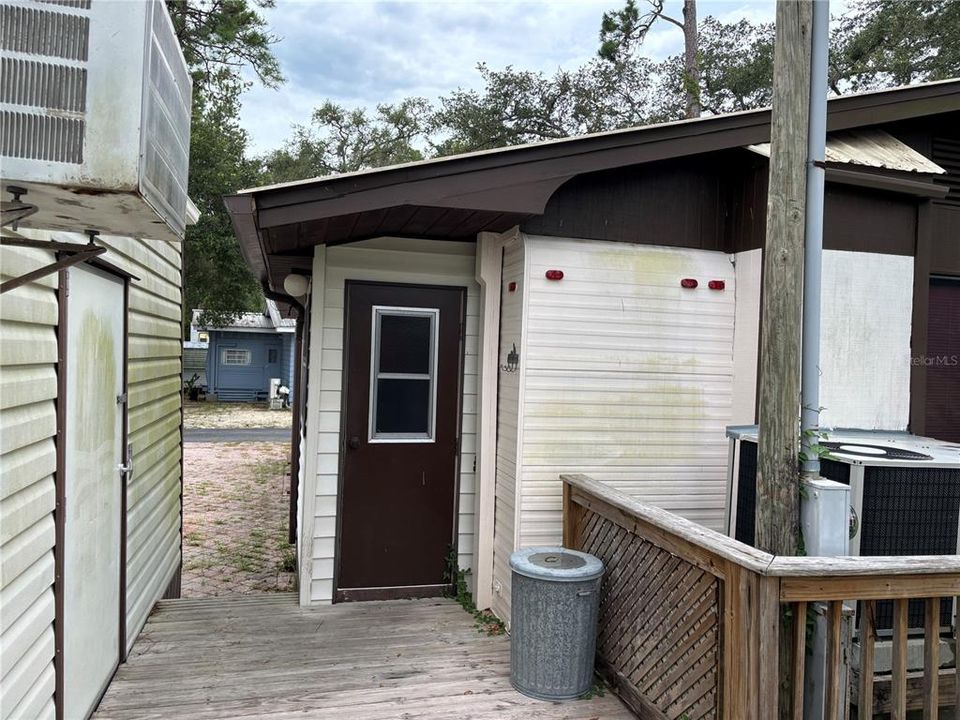 待售: $90,000 (2 贝兹, 1 浴室, 740 平方英尺)