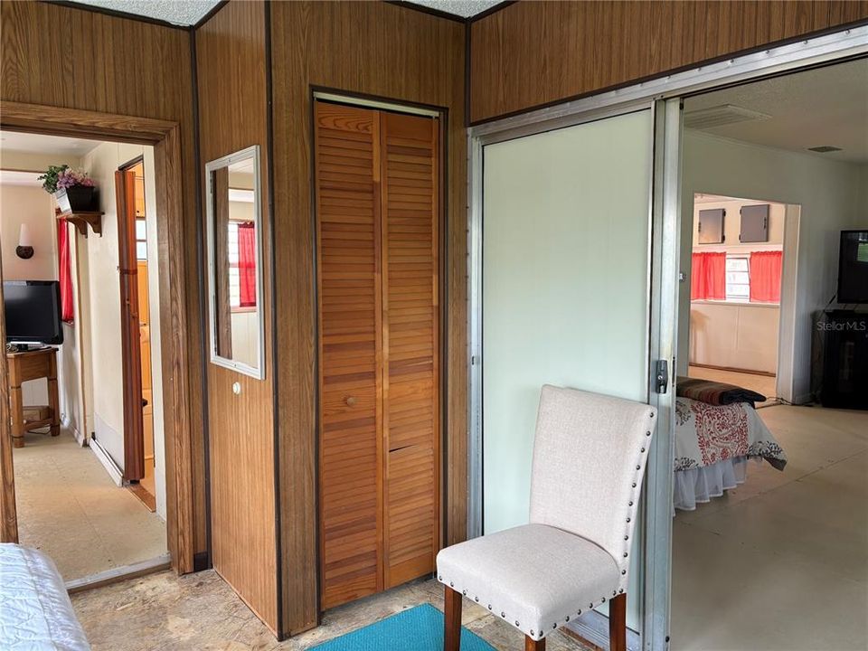 待售: $90,000 (2 贝兹, 1 浴室, 740 平方英尺)