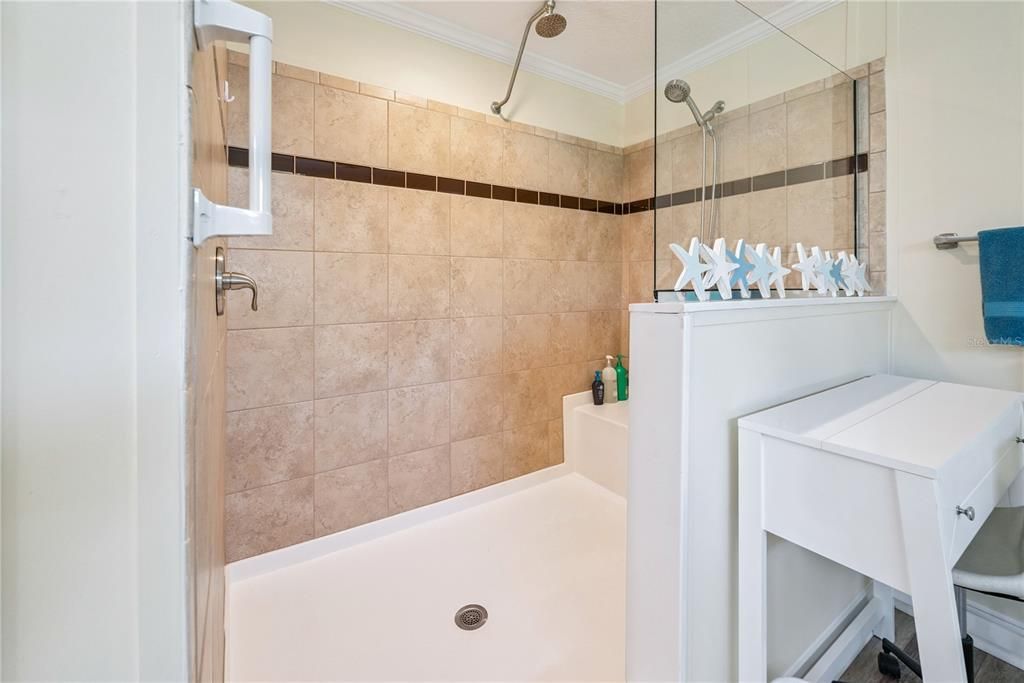 En Venta: $325,000 (3 camas, 2 baños, 1800 Pies cuadrados)