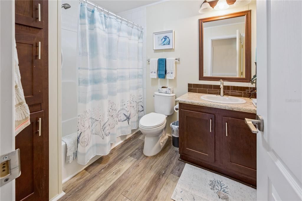 En Venta: $325,000 (3 camas, 2 baños, 1800 Pies cuadrados)