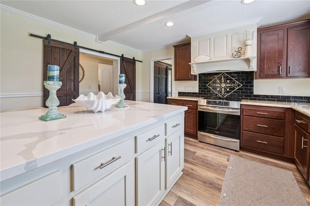 En Venta: $325,000 (3 camas, 2 baños, 1800 Pies cuadrados)