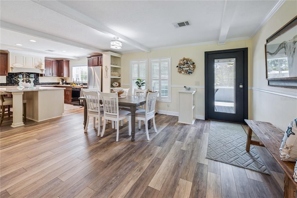 En Venta: $325,000 (3 camas, 2 baños, 1800 Pies cuadrados)