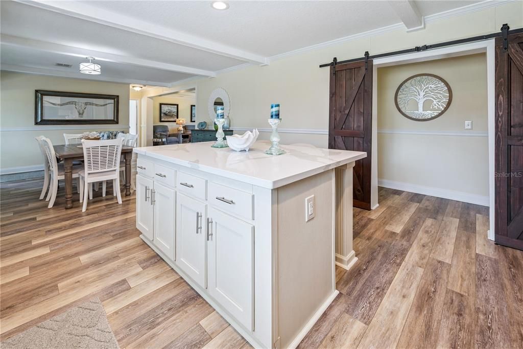 En Venta: $325,000 (3 camas, 2 baños, 1800 Pies cuadrados)