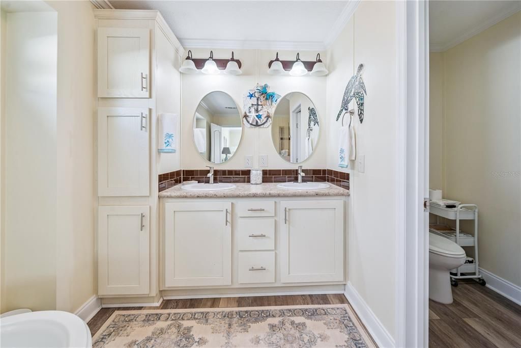 En Venta: $325,000 (3 camas, 2 baños, 1800 Pies cuadrados)