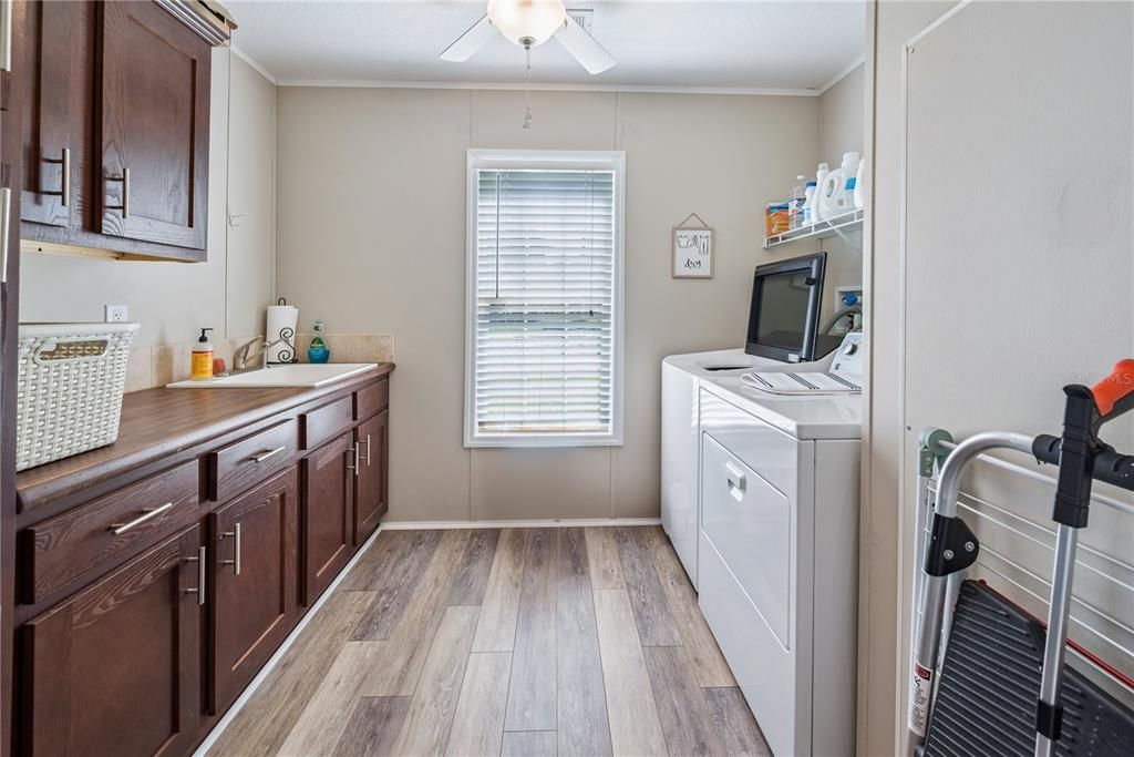 En Venta: $325,000 (3 camas, 2 baños, 1800 Pies cuadrados)